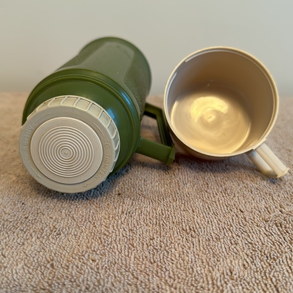 Vintage Thermos Pea Green/Cream Insulated Glass Insulated Travel Bottle - Picture 7 of 13